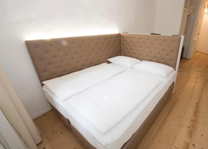 Sir Thomas Bed And 酒店 2*