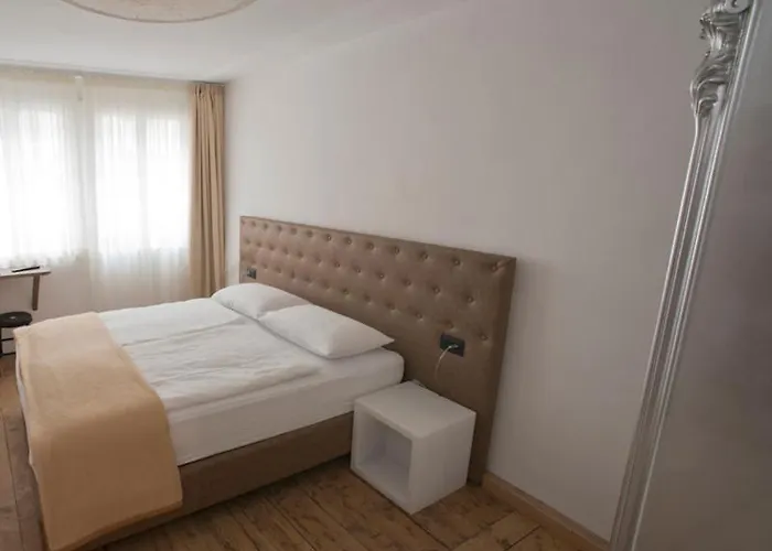 מלון Sir Thomas Bed And